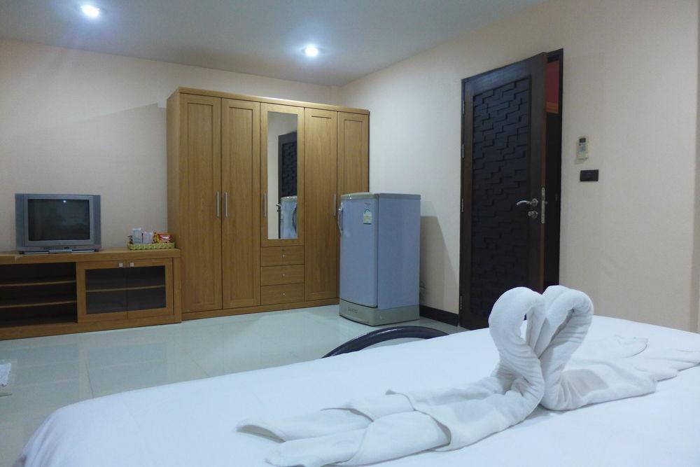 Bgw Phuket Hostel Patong Exterior photo