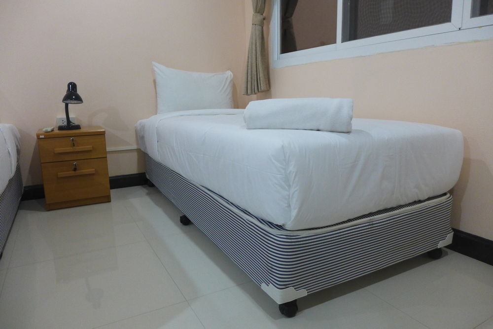 Bgw Phuket Hostel Patong Exterior photo