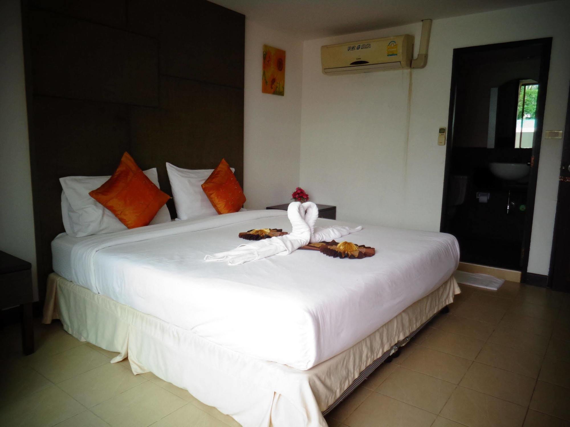 Bgw Phuket Hostel Patong Exterior photo