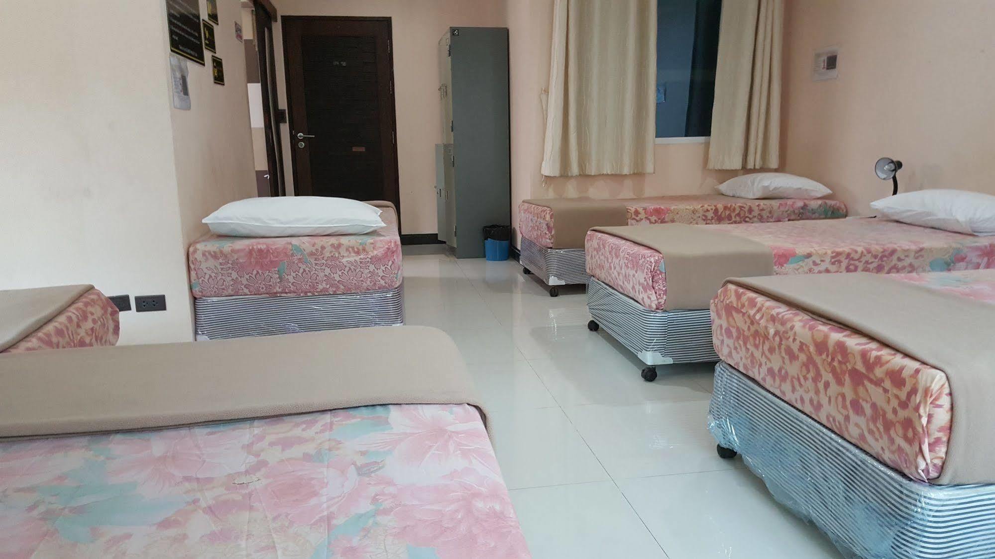 Bgw Phuket Hostel Patong Exterior photo