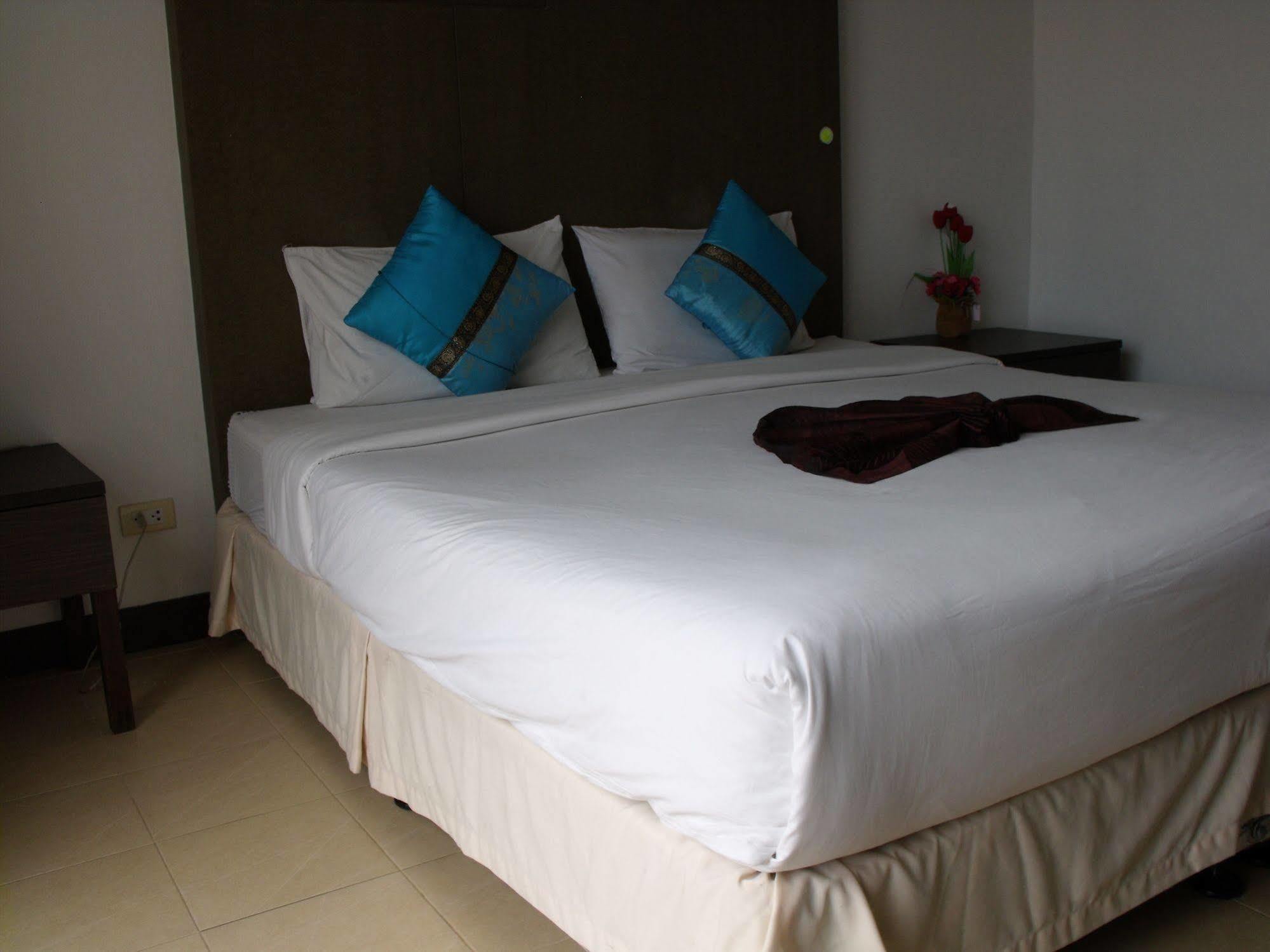 Bgw Phuket Hostel Patong Exterior photo