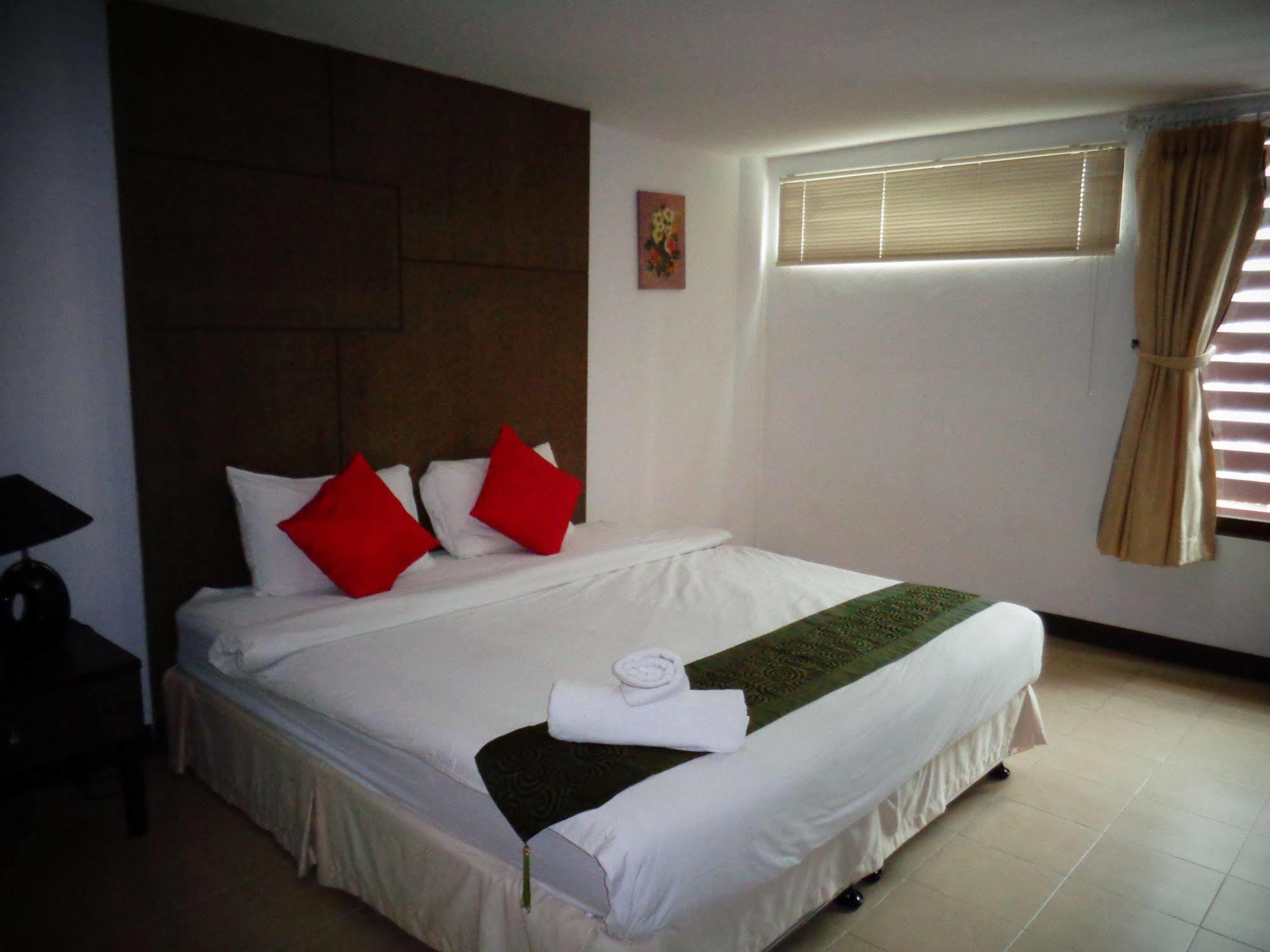 Bgw Phuket Hostel Patong Exterior photo