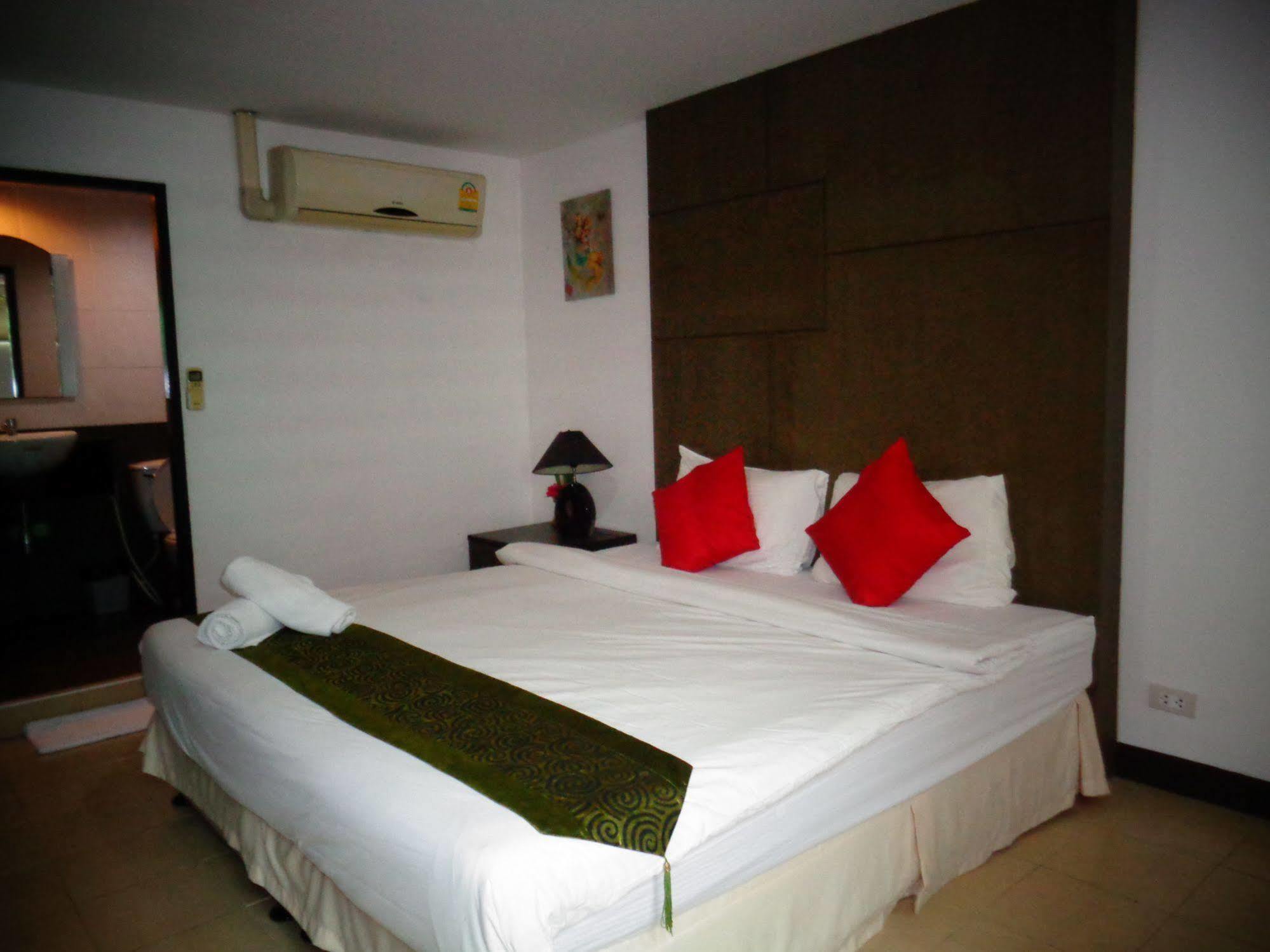 Bgw Phuket Hostel Patong Exterior photo
