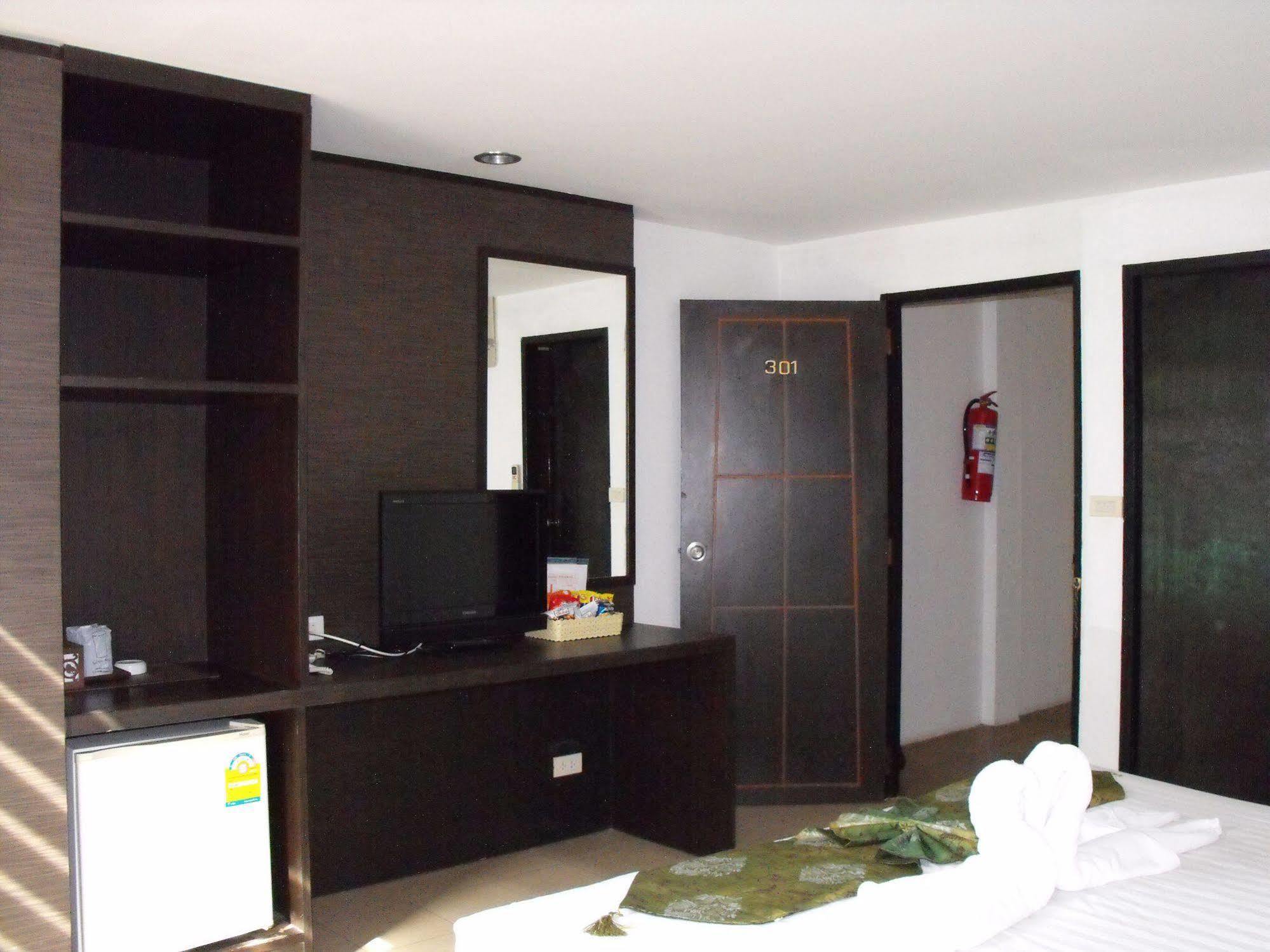 Bgw Phuket Hostel Patong Exterior photo